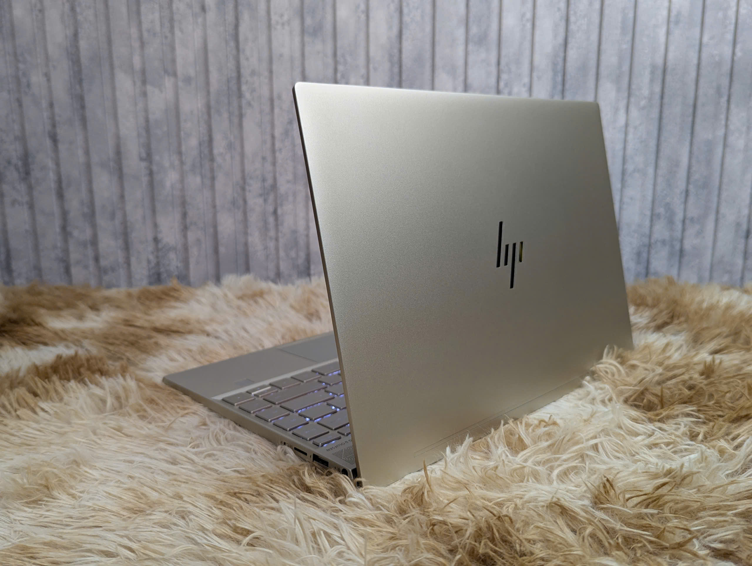 HP Envy 13-AQ0XXX - MẪU LAPTOP THỜI TRANG