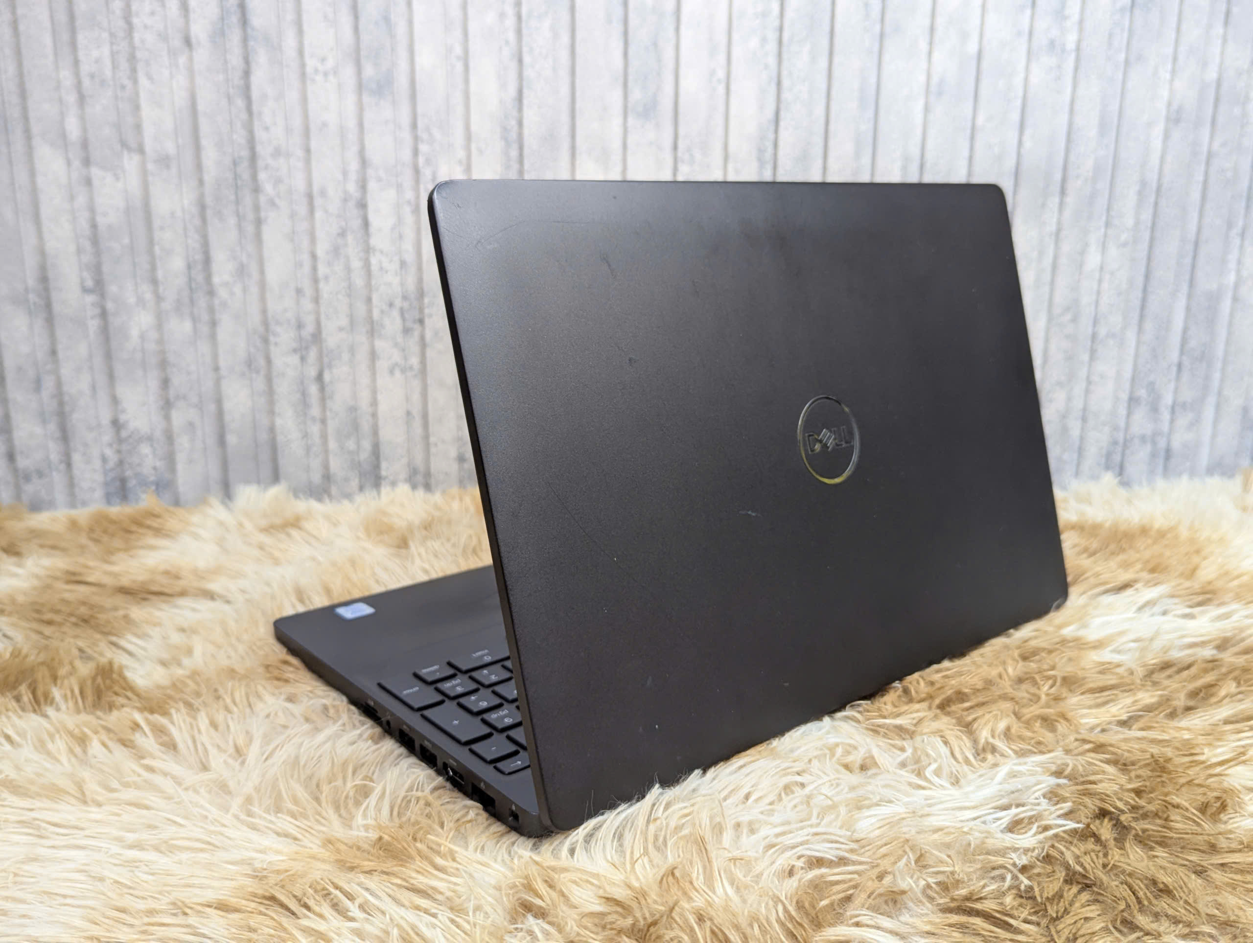 Dell latitude 5500 - Mẫu Laptop Văn Phòng Bền Bỉ - Ảnh 4