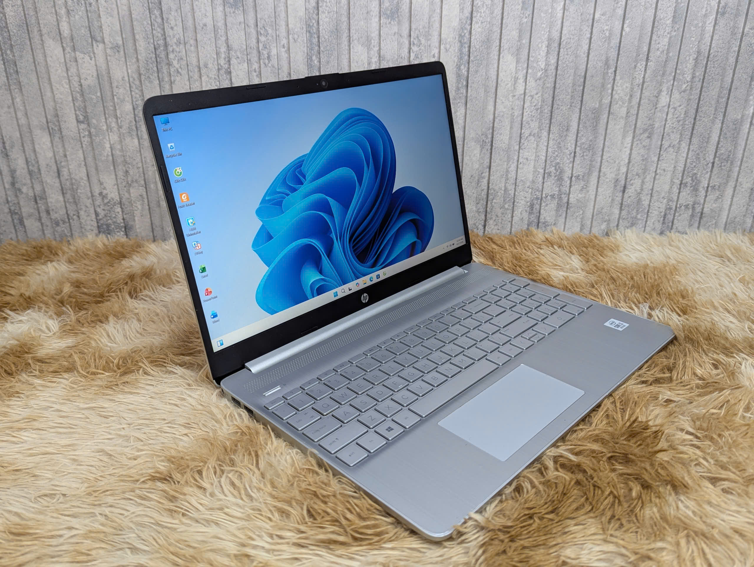 Mẫu Laptop Văn Phòng Thời Trang HP 15s-FQ