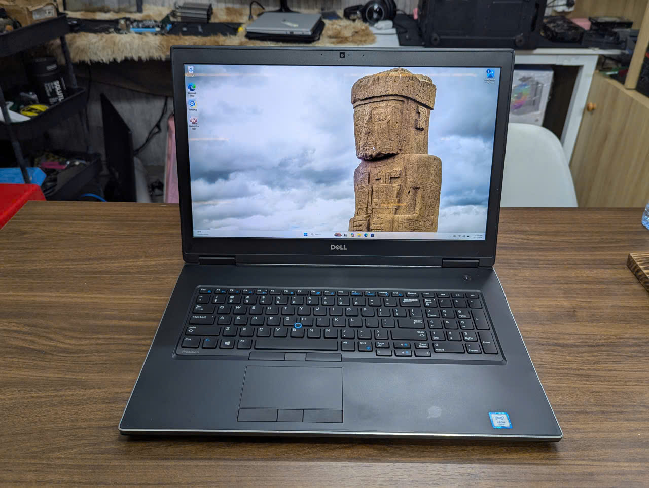 💥 KHỦNG LONG MÁY TRẠM 17.3": DELL PRECISION 7730 – XEON + RAM 32GB + QUADRO P4200 8GB (13Tr)